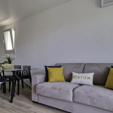 Modern Comfort With A View And Terrace Appartamento *