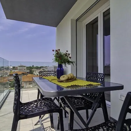 公寓 Cozy Flat With Balcony And Parking *