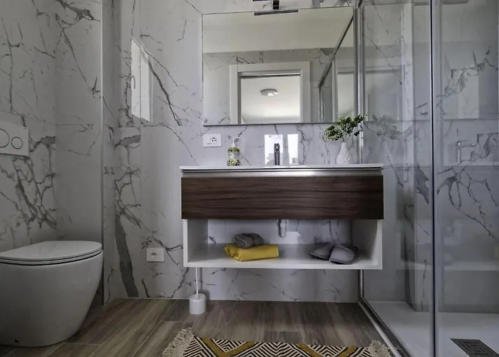 Modern Comfort With A View And Terrace *