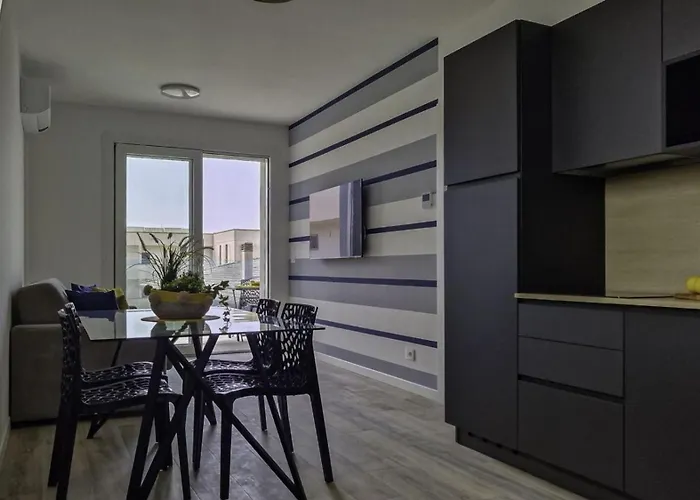 Modern Comfort With A View And Terrace *